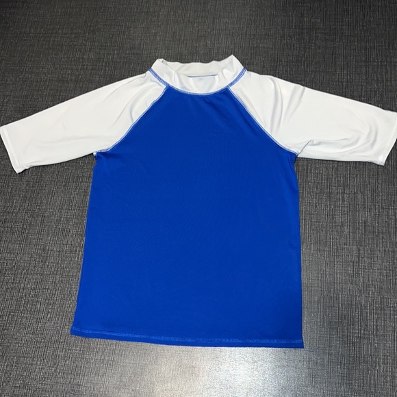 Oasis Boys Red, White, and Blue 2 piece rash guard swimwear set Size-8 - Picture 2 of 7